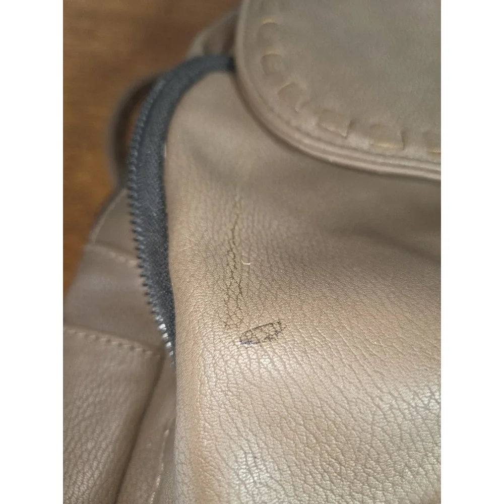 Beautiful Revive Vintage Tan Vegan Backpack Magnetic Clousure Brown Zip